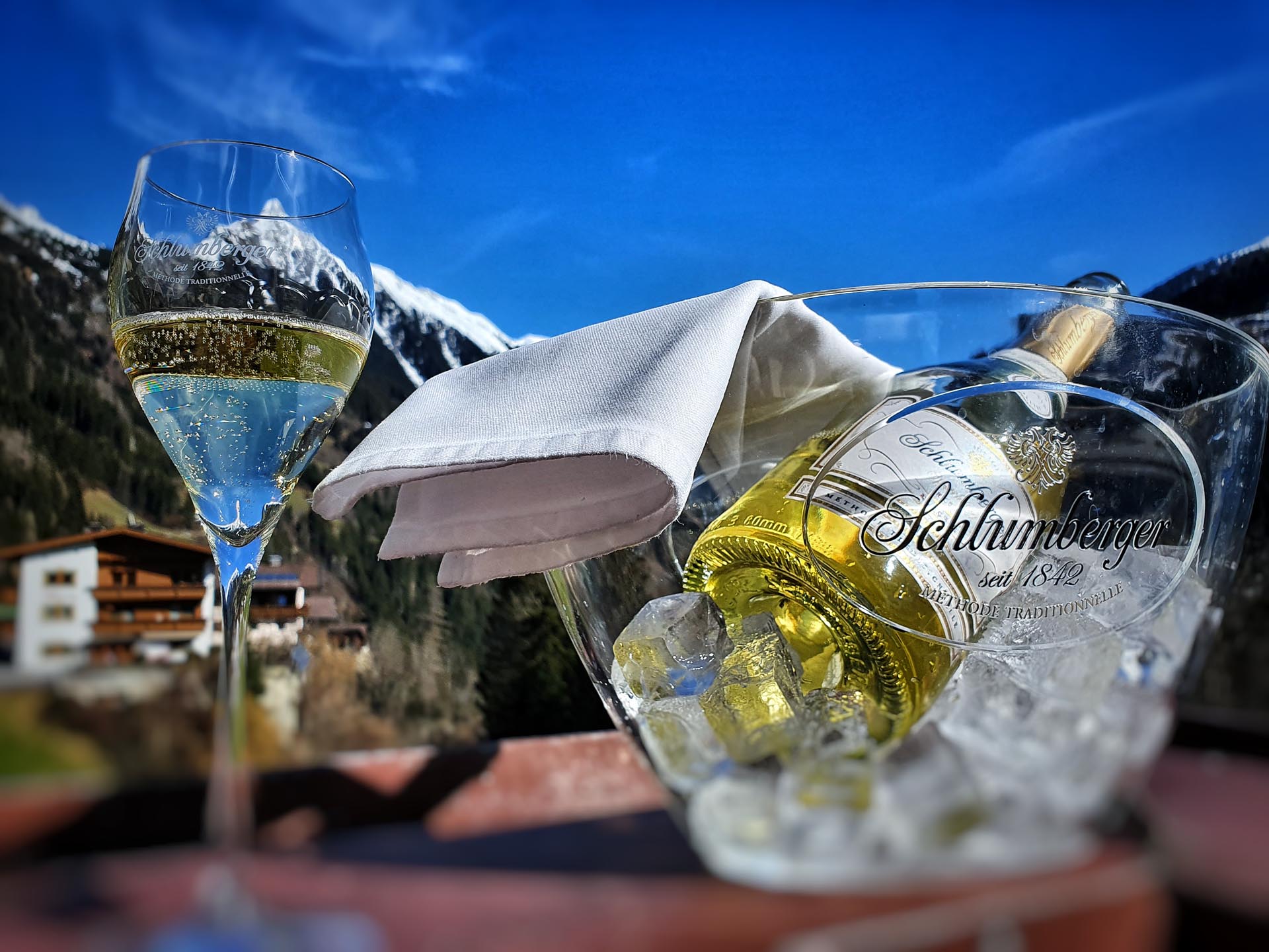 Aperitif mit Alpenblick im Gasthof Thanner